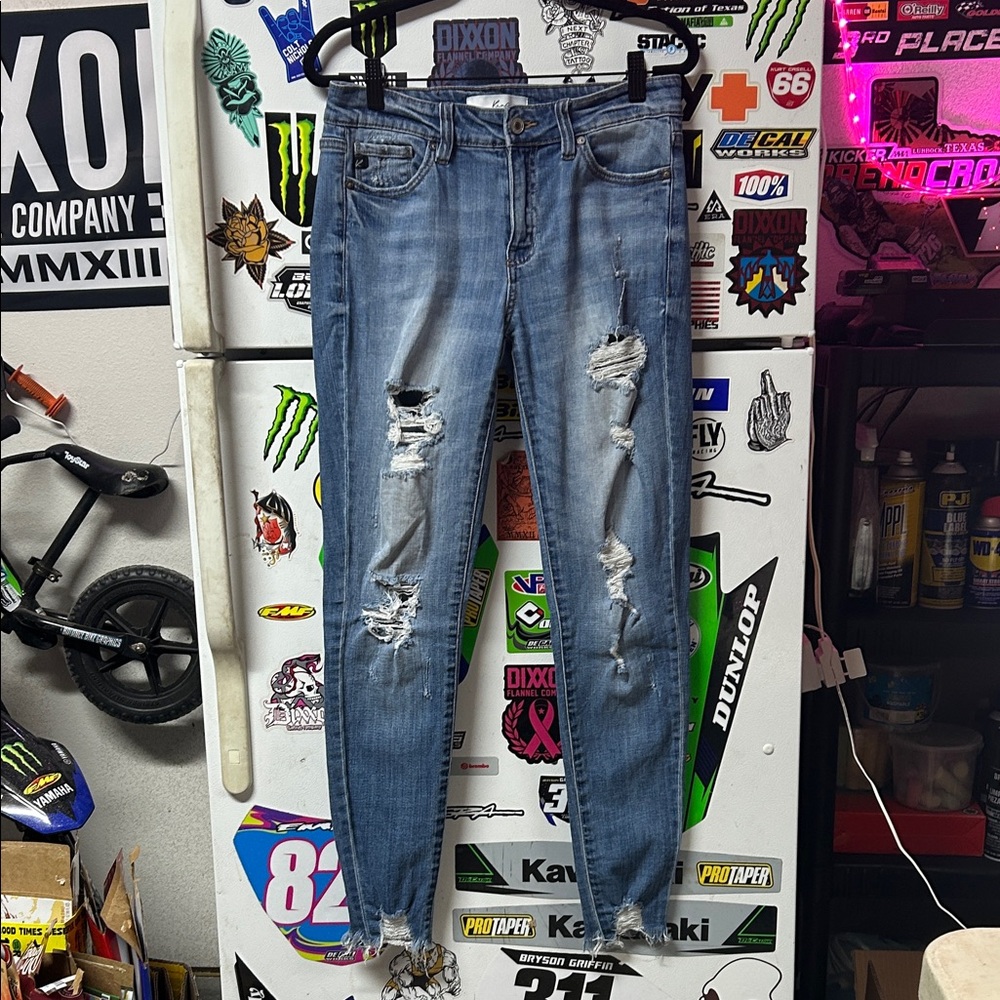 KanCan Distressed Blue Jeans | Mid-Rise (Size 9/28)